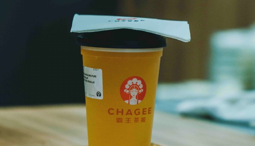 开卖599元外套，霸王茶姬要做“百货店”？