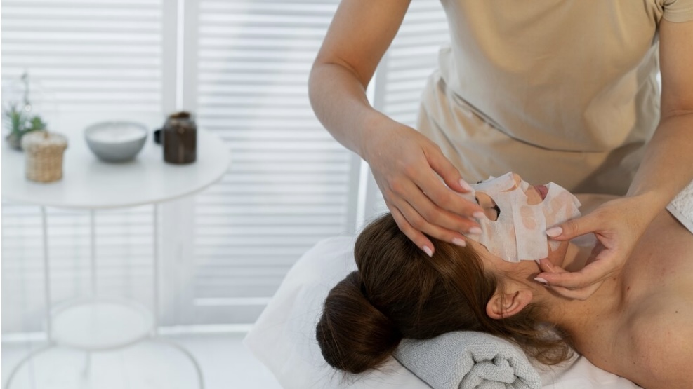 业绩失速、市值蒸发超千亿，中产女性爱不动“医美