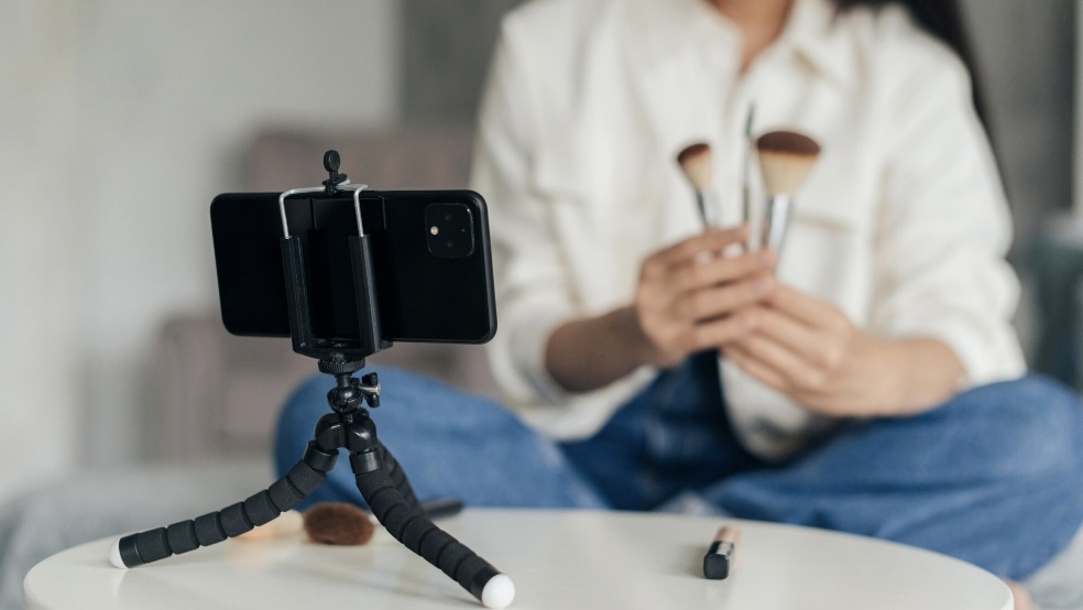 直播带货不灵了，网红公司扎堆线下开店