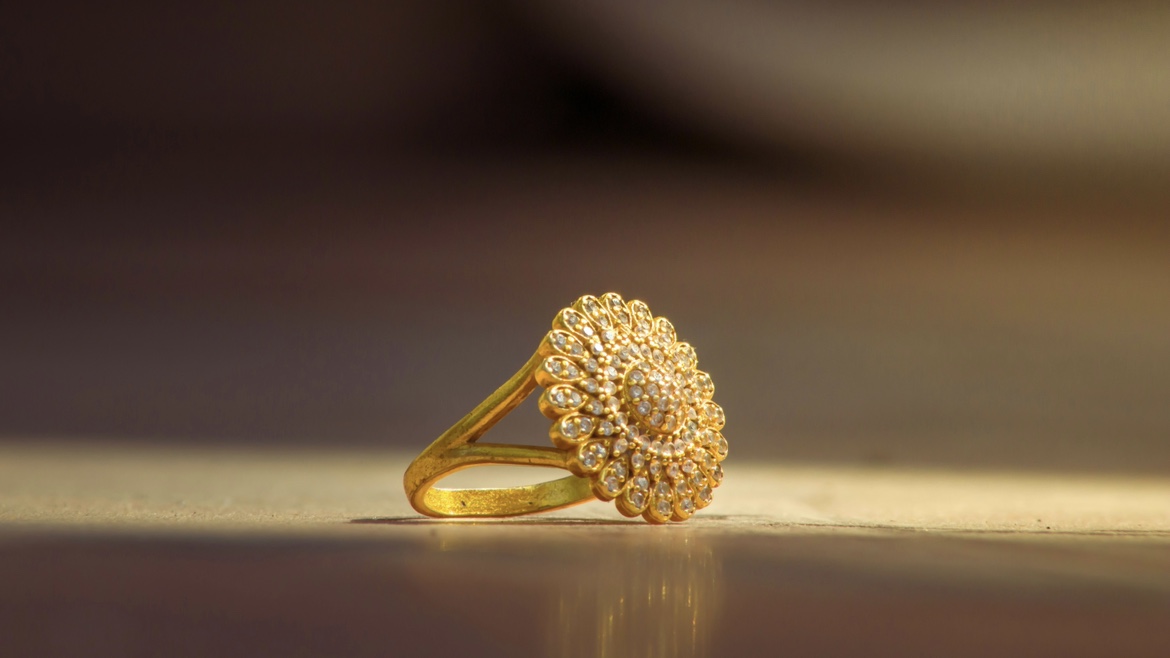 1克两千块，发货等一年：资本押注下一个老铺黄金