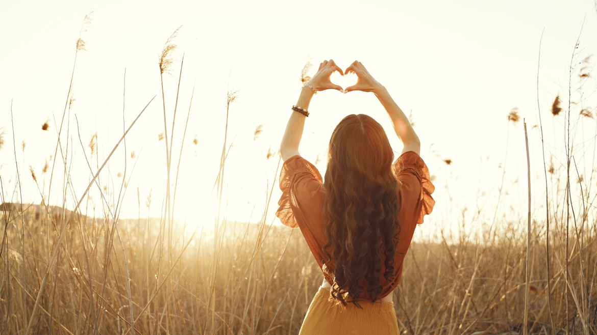 从悦己到老己，一场向内生长的万亿经济悄然开启