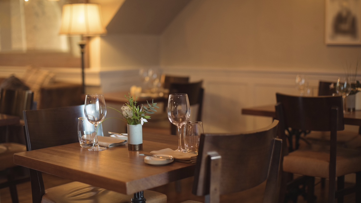 2025餐饮众生相：有人被迫离场，有人咬牙求变