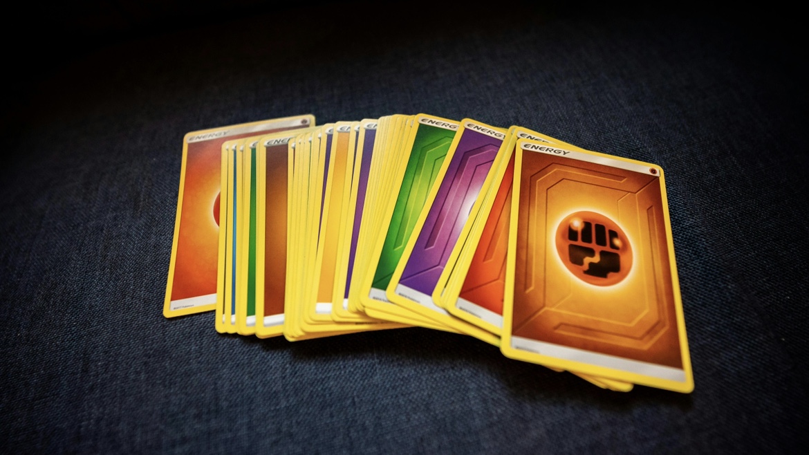 第二梯队冲击上市，“卡牌第一股”花落谁家？