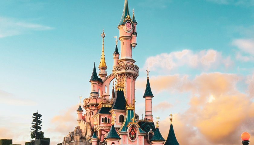 “雪王”造乐园，不只想当“平价迪士尼”