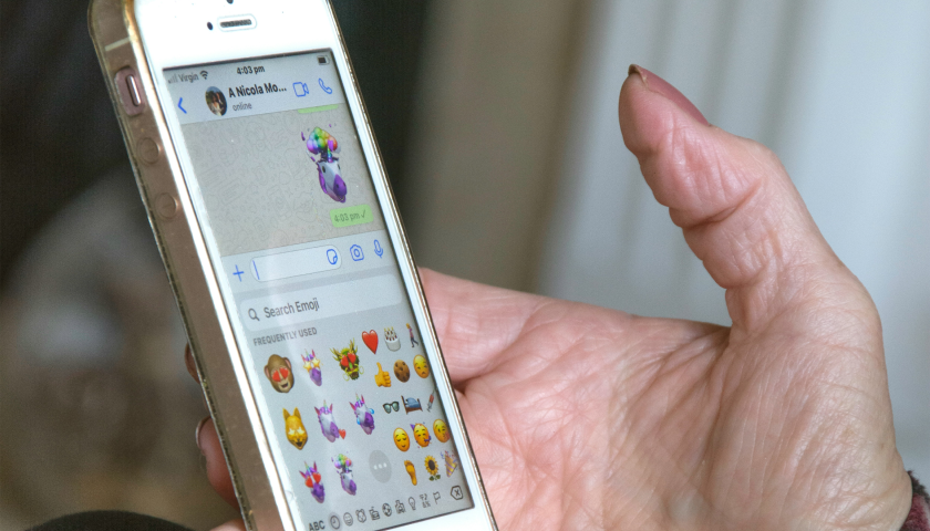 “AI尽孝”兴起，“豆包们”抢占爸妈手机