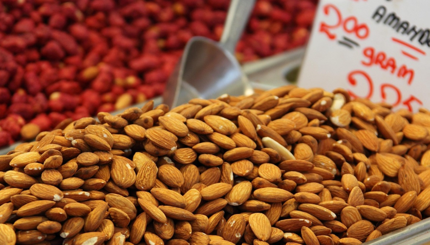 一年开出上百店，新鲜零食突然火了