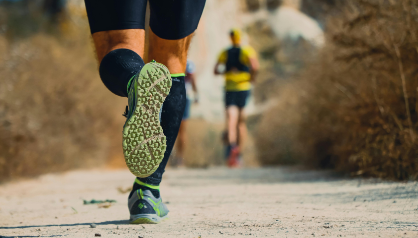 十几种店型、百亿库存：安踏走到转型“十字路口”