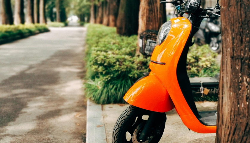 销量暴跌37.9%，雅迪九号们一边涨价一边滞销