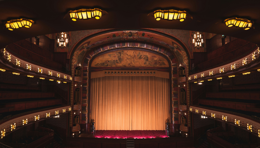 热门剧一票难求，谁在为千元剧场演出买单？