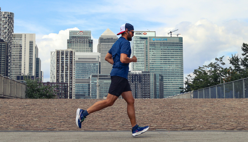 安踏的K型经济生意经：高端品牌狂飙、主品牌降速