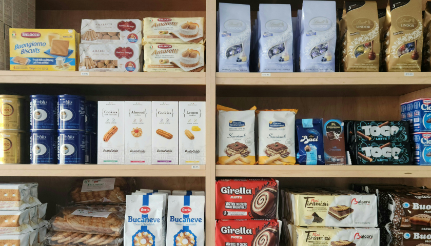 高端零食第一股，沦为“提款机”