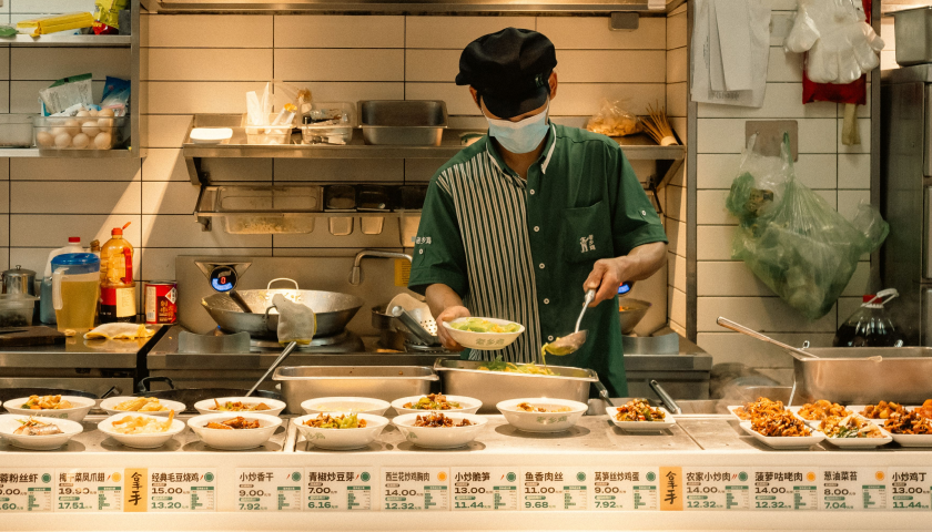火锅、茶饮、卤味品牌扎堆卖新鲜零食，能成吗？