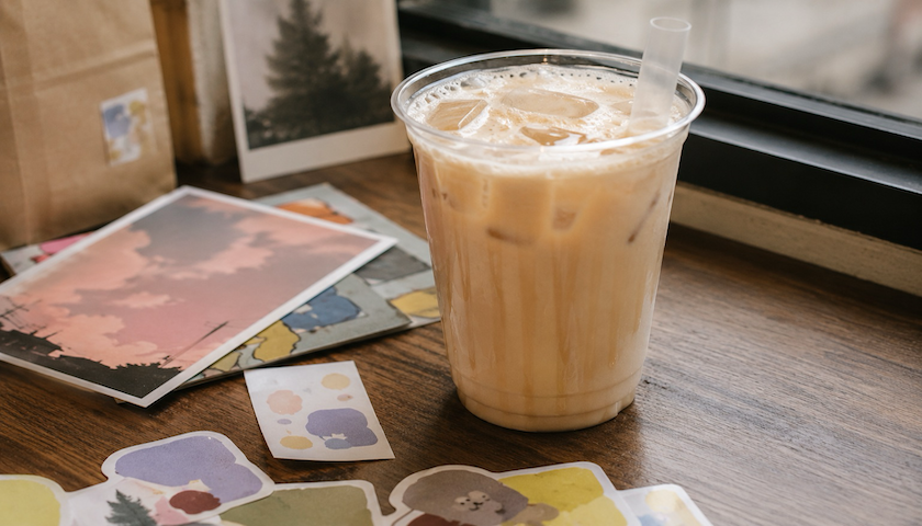 蹭世界杯、拼AI：茶饮联名还有什么“活”能整